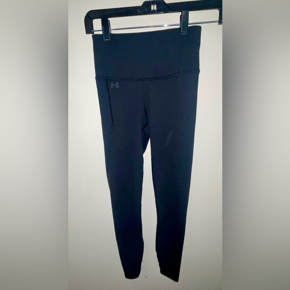 Under Armour Black Leggings, Size Adult XS
Full length legging